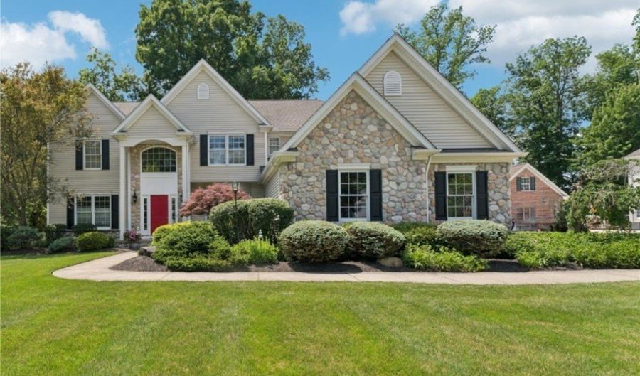 915 Cimarron Oval, Aurora, OH 44202 - 4 Beds, 5 Bath