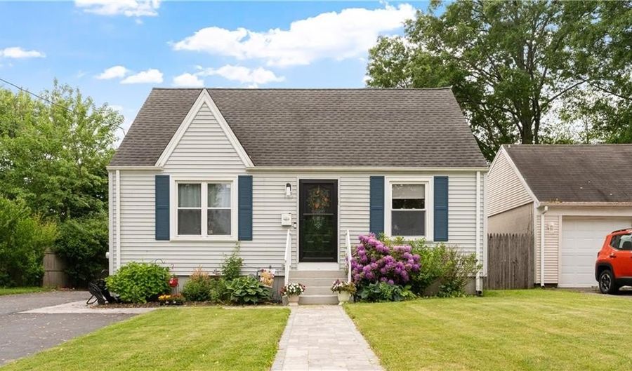 162 Thatcher St, East Providence, RI 02916 - 4 Beds, 1 Bath