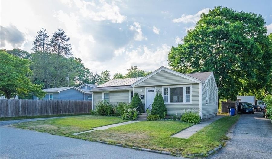 3 Luther St, Johnston, RI 02919 - 7 Beds, 2 Bath