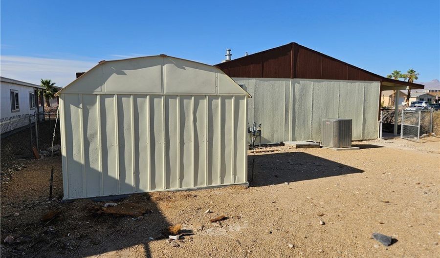 954 Roadrunner Dr, Bullhead City, AZ 86442 - 3 Beds, 2 Bath