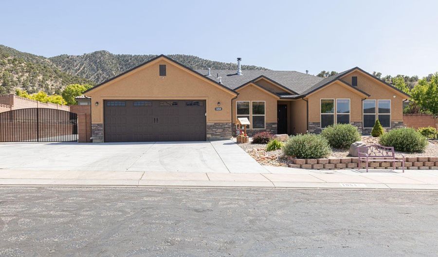 1054 E Ashdown Forest Rd, Cedar City, UT 84721 - 4 Beds, 2 Bath