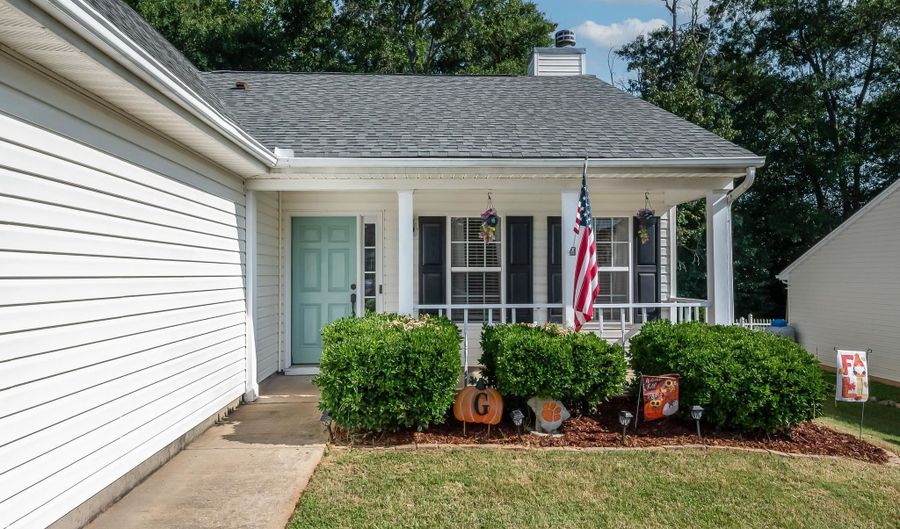 864 Thornbird Cir, Boiling Springs, SC 29316 - 3 Beds, 2 Bath