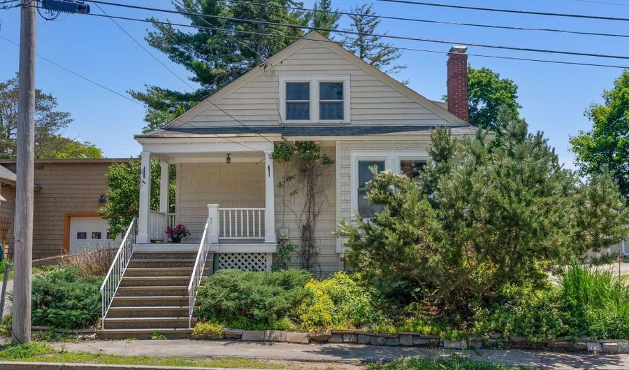 96 Western Promenade, Auburn, ME 04210 - 4 Beds, 1 Bath