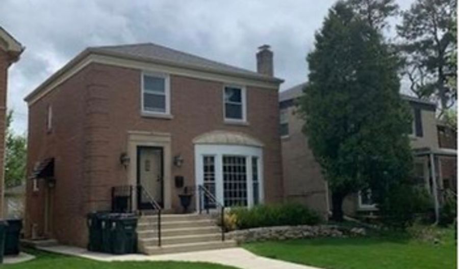 6529 N Trumbull Ave, Lincolnwood, IL 60712 - 3 Beds, 2 Bath