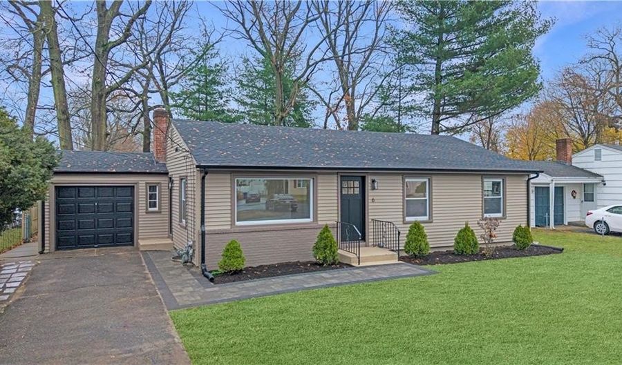 6 Hilton Ave, East Providence, RI 02915 - 2 Beds, 2 Bath