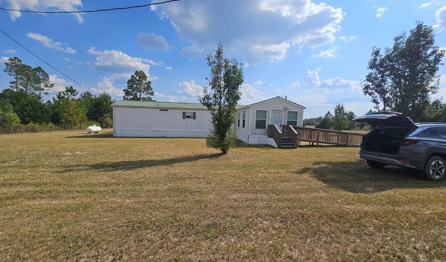 5279 NW County Rd 274, Altha, FL 32421 - 2 Beds, 2 Bath