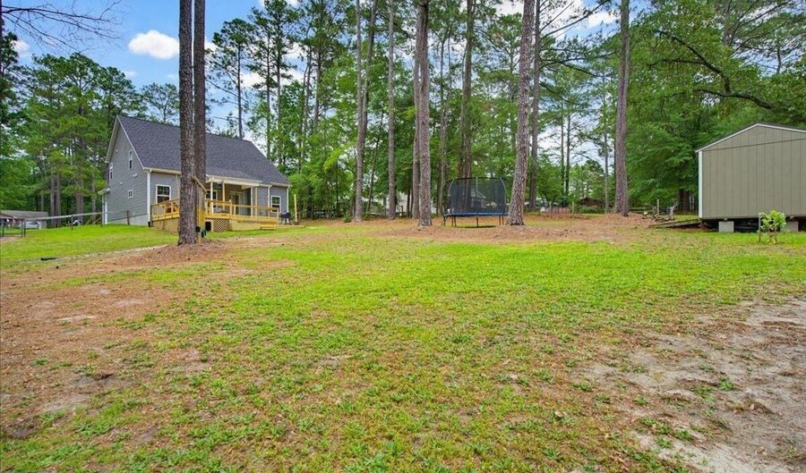 598 E L Ives Dr, Aberdeen, NC 28315 - 4 Beds, 3 Bath