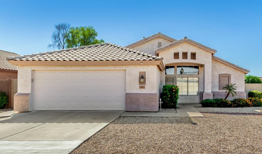 2283 E TORREY PINES Pl, Chandler, AZ 85249 - 3 Beds, 2 Bath
