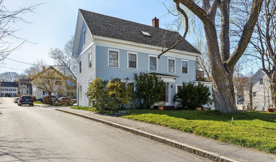 9 Pleasant St, Bath, ME 04530 - 4 Beds, 3 Bath