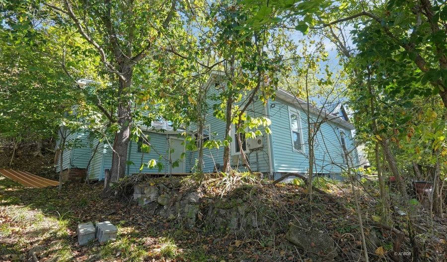 31 First St, Athens, OH 45701 - 3 Beds, 2 Bath