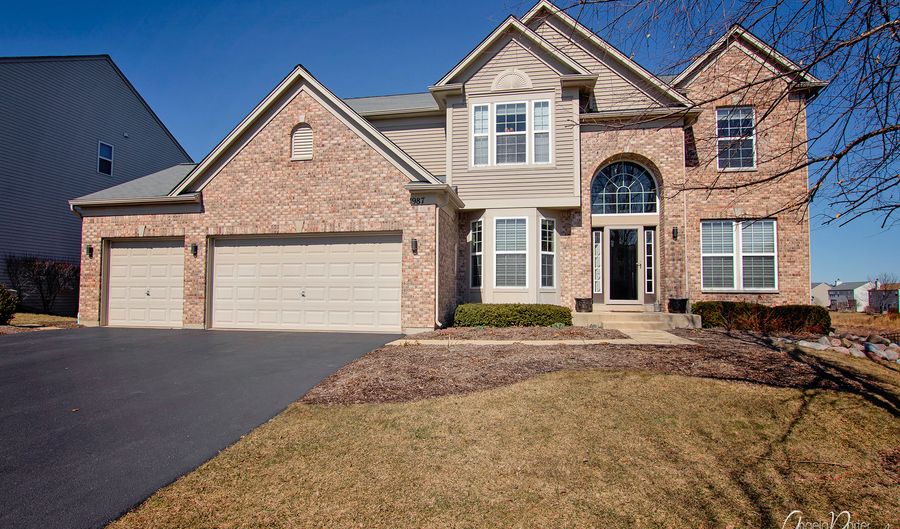 987 Tanager Ct, Antioch, IL 60002 - 5 Beds, 3 Bath