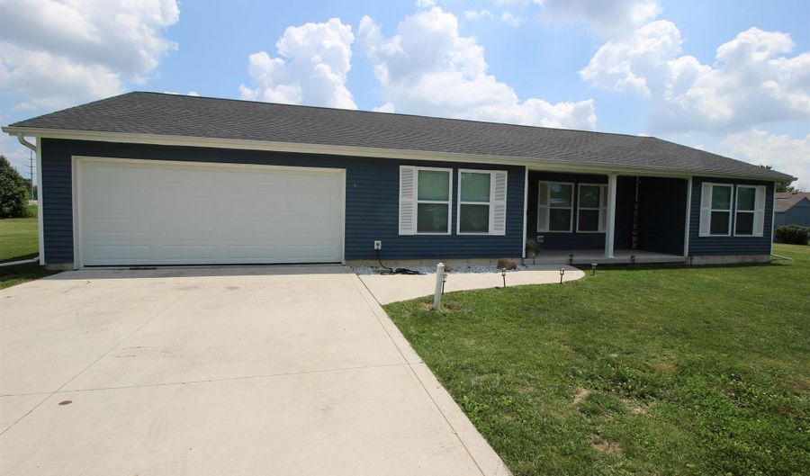 1704 Dallas St, Auburn, IN 46706 - 3 Beds, 2 Bath