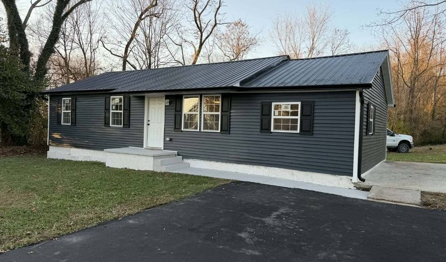 118 Stockton St, Albany, KY 42602 - 3 Beds, 2 Bath