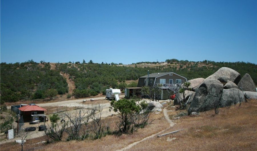 53440 Barber Ln, Aguanga, CA 92536 - 6 Beds, 4 Bath