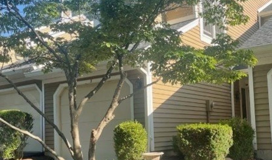 2 Cambridge Rd, Bedminster, NJ 07921 - 2 Beds, 3 Bath