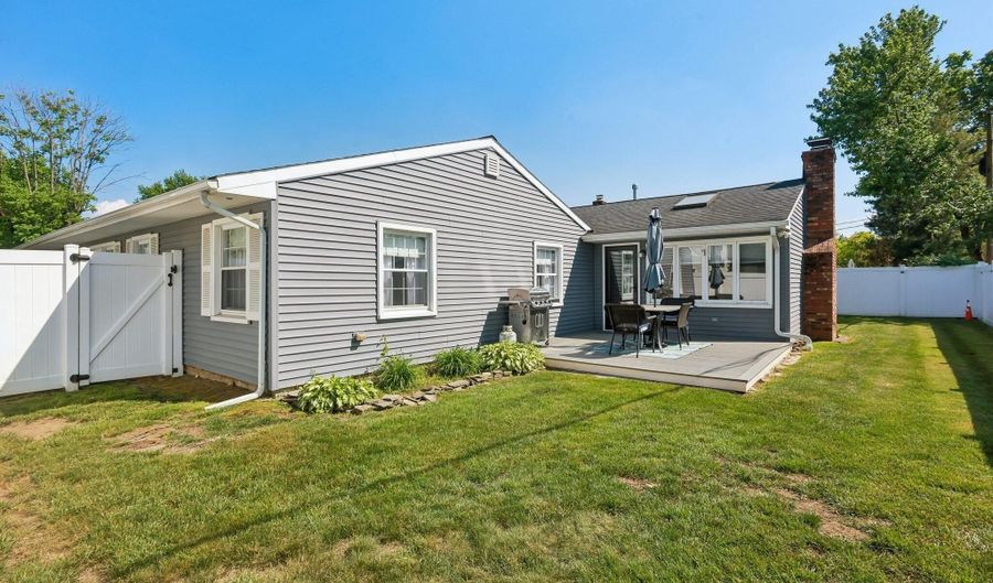 210 Deerfield Ln, Aberdeen, NJ 07747 - 3 Beds, 2 Bath