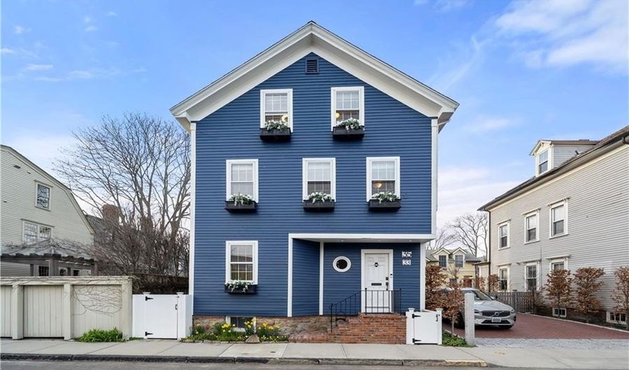 33 Marsh St, Newport, RI 02840 - 2 Beds, 1 Bath