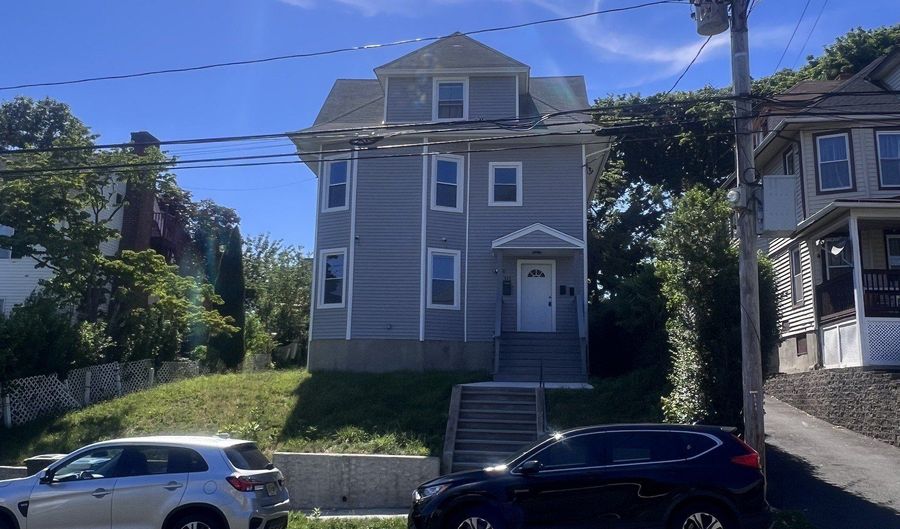 335 Ridgefield Ave, Bridgeport, CT 06610 - 3 Beds, 1 Bath