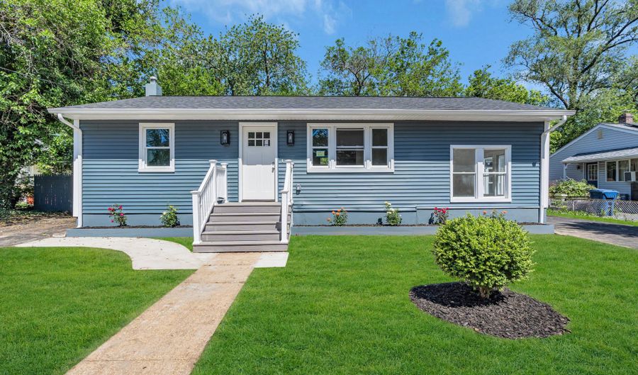 136 Pacific Ave, Beachwood, NJ 08722 - 4 Beds, 2 Bath