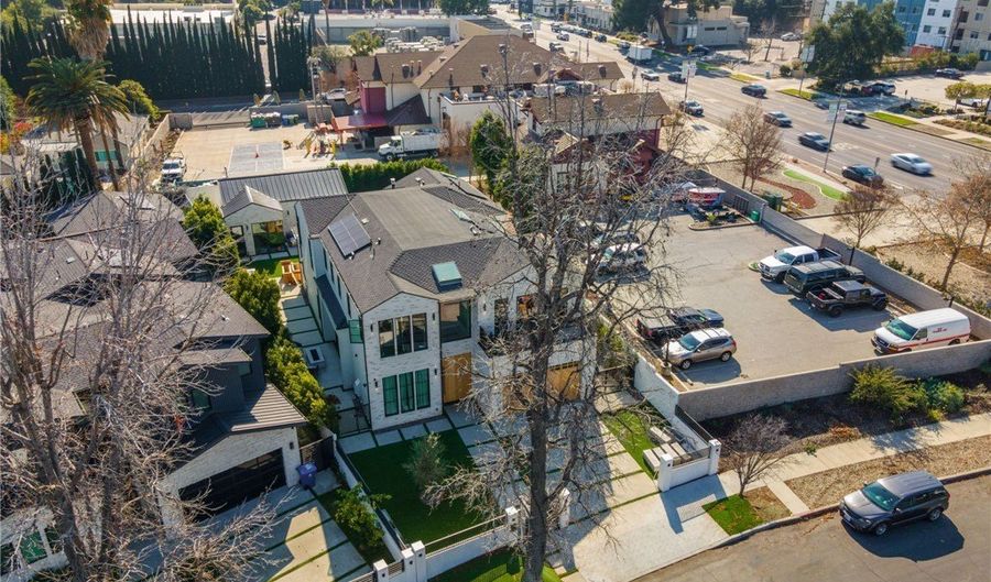 16846 Addison St, Encino, CA 91436 - 6 Beds, 6 Bath
