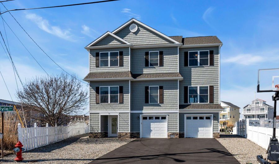42 Carlyle Dr, Bayville, NJ 08721 - 4 Beds, 4 Bath