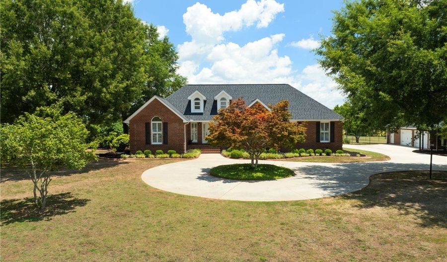 296 Public Well Rd, Anderson, SC 29626 - 3 Beds, 2 Bath