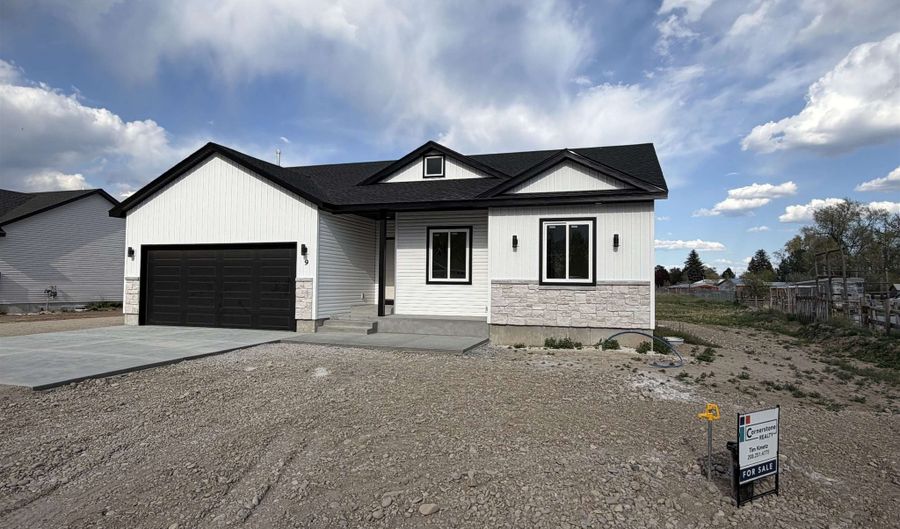9 N 460 W Bishop Dr, Blackfoot, ID 83221 - 3 Beds, 2 Bath