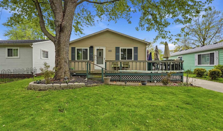 939 Liberty St, Algonac, MI 48001 - 3 Beds, 1 Bath