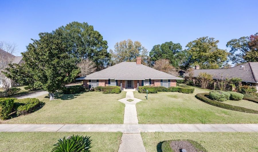 5715 Stratford Ave, Baton Rouge, LA 70808 - 4 Beds, 3 Bath