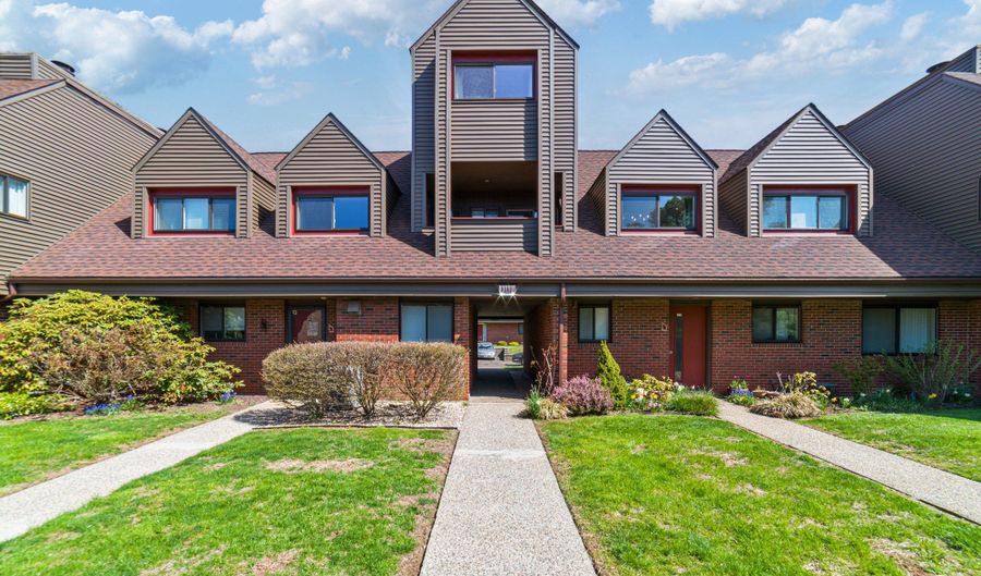 72 Montoya Dr 72, Branford, CT 06405 - 2 Beds, 1 Bath