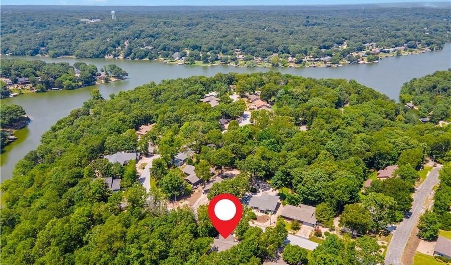 30 Kensington Dr, Bella Vista, AR 72715 - 2 Beds, 3 Bath