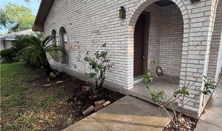 1509 Olmos Cir, Alice, TX 78332 - 3 Beds, 2 Bath