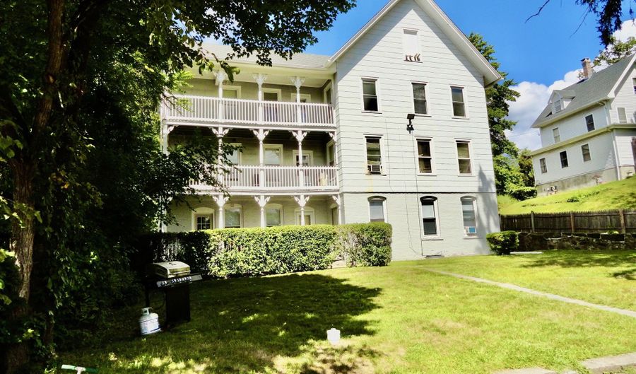 68 Hungerford Aly 3, Bristol, CT 06010 - 3 Beds, 1 Bath