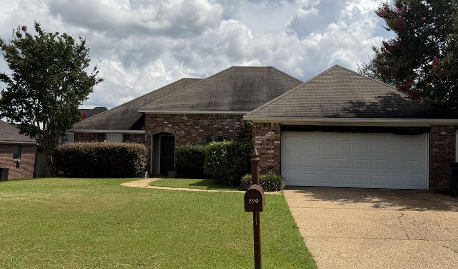 229 Camelot Way, Brandon, MS 39047 - 4 Beds, 2 Bath