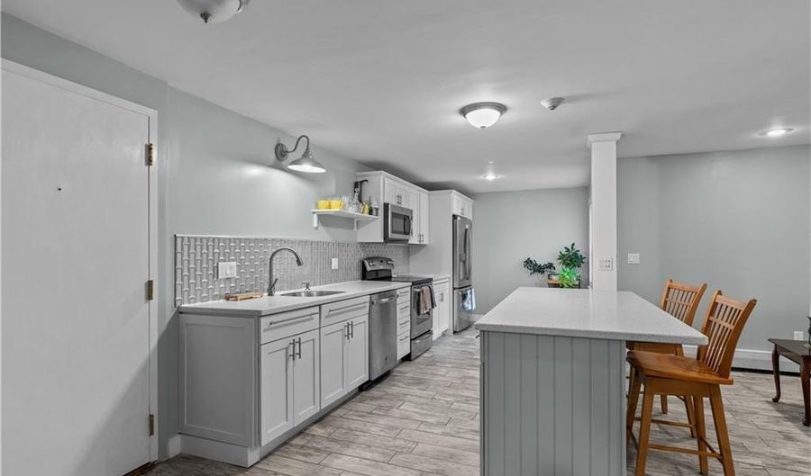 66 Girard Ave 114, Newport, RI 02840 - 2 Beds, 2 Bath