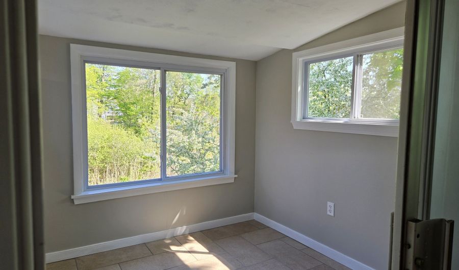 190 Short Beach Rd, Branford, CT 06405 - 2 Beds, 1 Bath