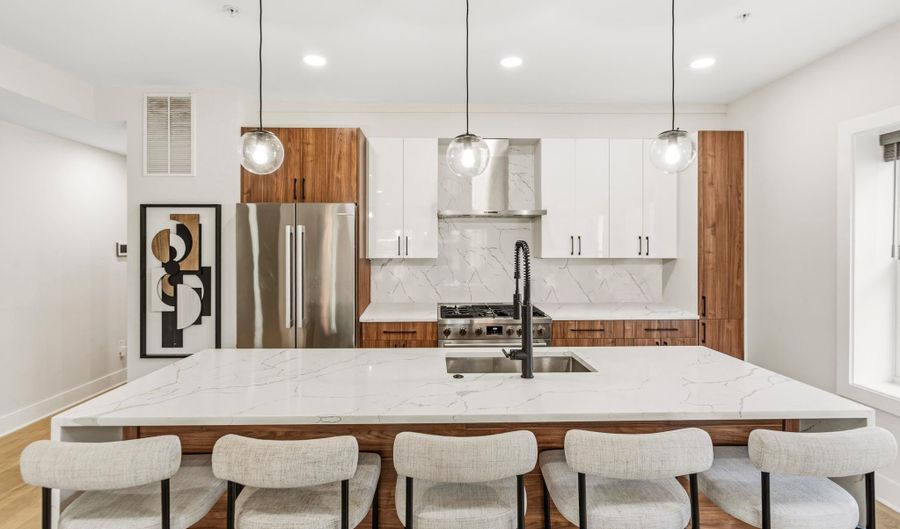 615 IRVING St NW 2, Washington, DC 20010 - 4 Beds, 3 Bath