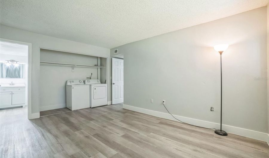 936 LAKE DESTINY Rd G, Altamonte Springs, FL 32714 - 2 Beds, 2 Bath