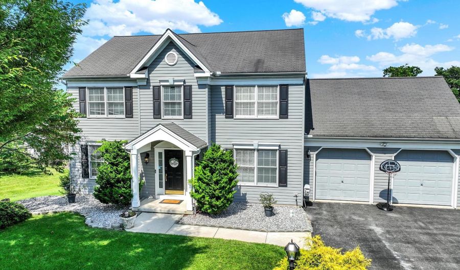 65 ANGELA Ln, York, PA 17402 - 3 Beds, 4 Bath