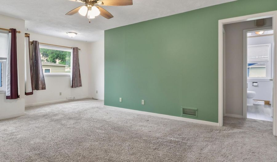 1107 N 13th St, Beatrice, NE 68310 - 3 Beds, 2 Bath