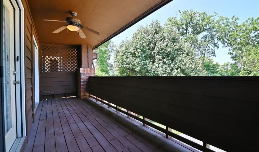 1131 Claytonbrook Ct, Ballwin, MO 63011 - 2 Beds, 3 Bath