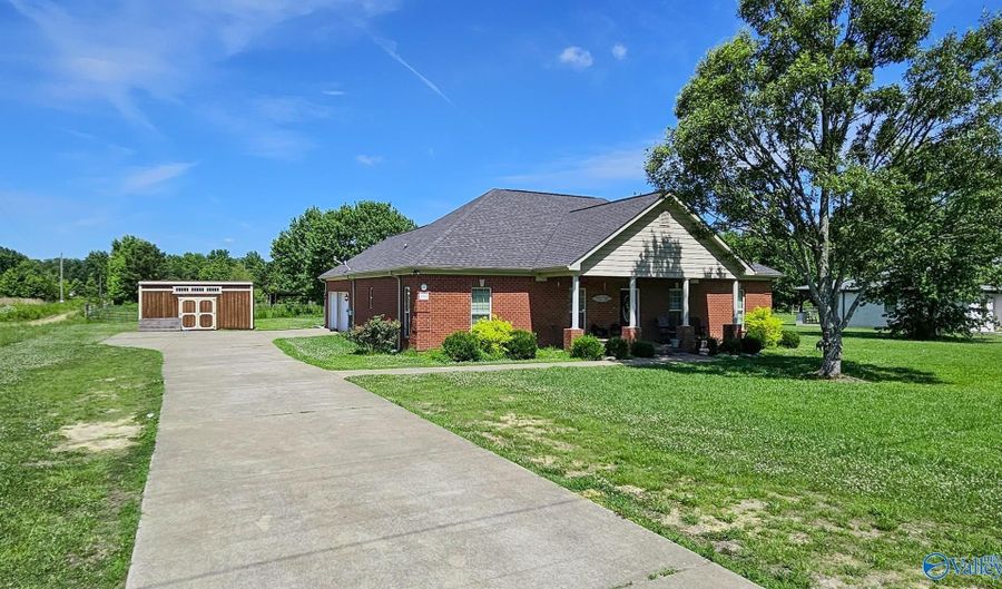 16811 Poplar Creek Rd, Athens, AL 35611 - 4 Beds, 3 Bath