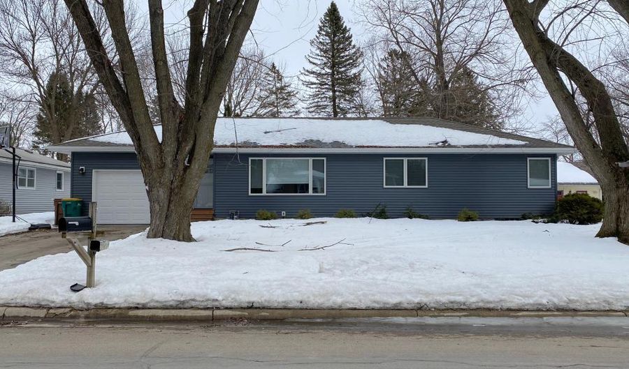 2134 Grand Ave, Albert Lea, MN 56007 - 3 Beds, 2 Bath