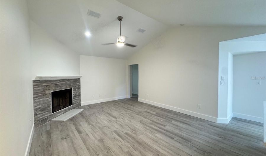 495 BLUE BIRD St, Apopka, FL 32703 - 2 Beds, 1 Bath