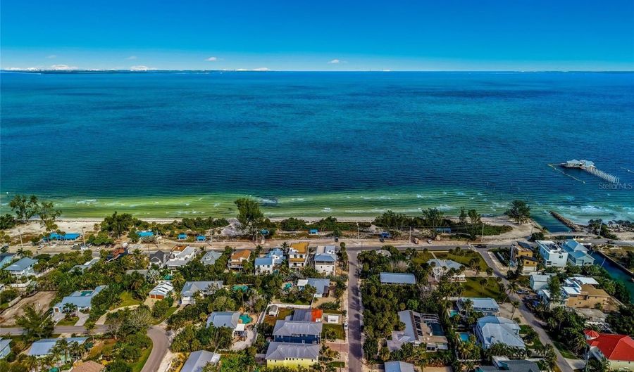 159 CRESCENT Dr, Anna Maria, FL 34216 - 4 Beds, 3 Bath