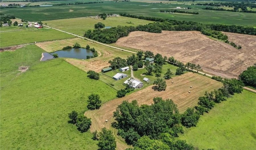 2598 County Road 9001, Amoret, MO 64722 - 4 Beds, 2 Bath