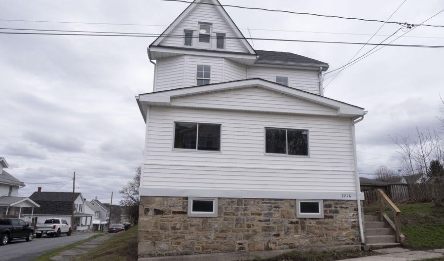 2216 4th St, Altoona, PA 16601 - 3 Beds, 1 Bath