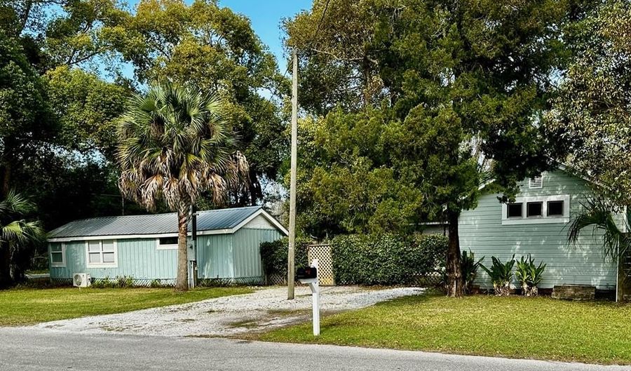 145 Ave L, Apalachicola, FL 32320 - 3 Beds, 2 Bath