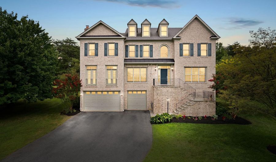 42645 COCHRANS LOCK Dr, Ashburn, VA 20148 - 5 Beds, 5 Bath