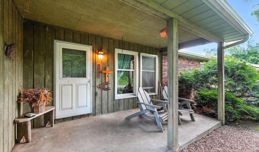 907 S Superior St, Angola, IN 46703 - 3 Beds, 1 Bath